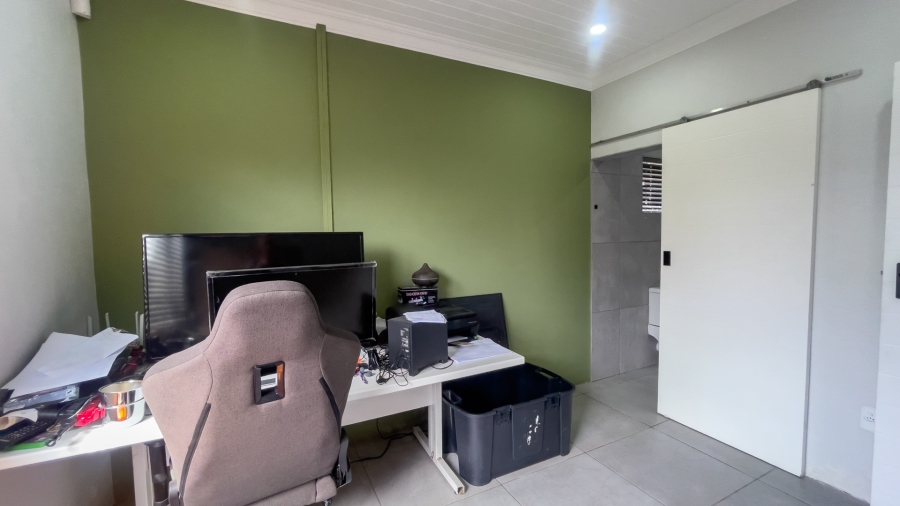 6 Bedroom Property for Sale in Riverside Western Cape